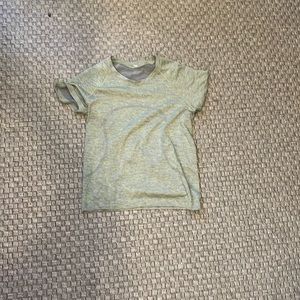 Green Speedy tech Lulu shirt. Size 2